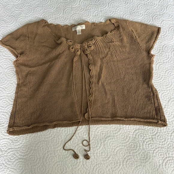 Kenar Cream Tan Crop Tie-Front Blouse - Picture 9 of 9